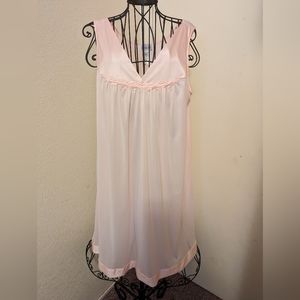 Vintage Nightgown / Vanity Fair/ M